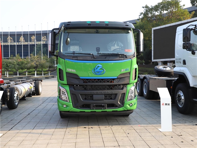 乘龙H5纯电牵引车：动力续航兼备，引领运输行业革新