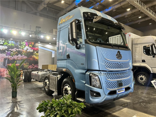 国四置换至高省10万！乘龙H7 Pro 6x2载货车稳盈多场景运输